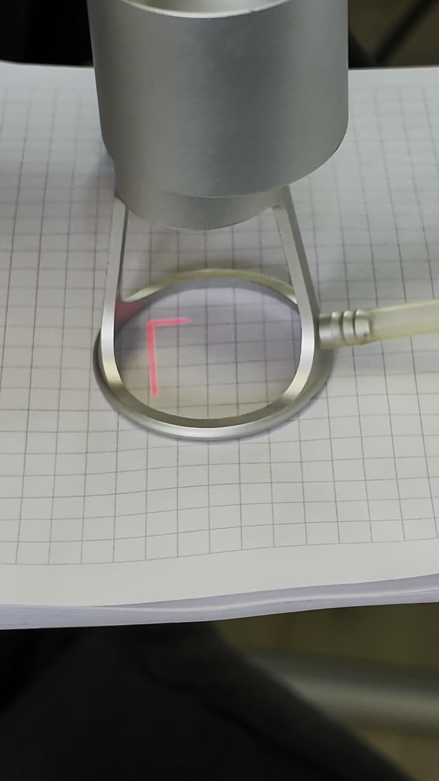 Makro głowicy lasera nad wzorem